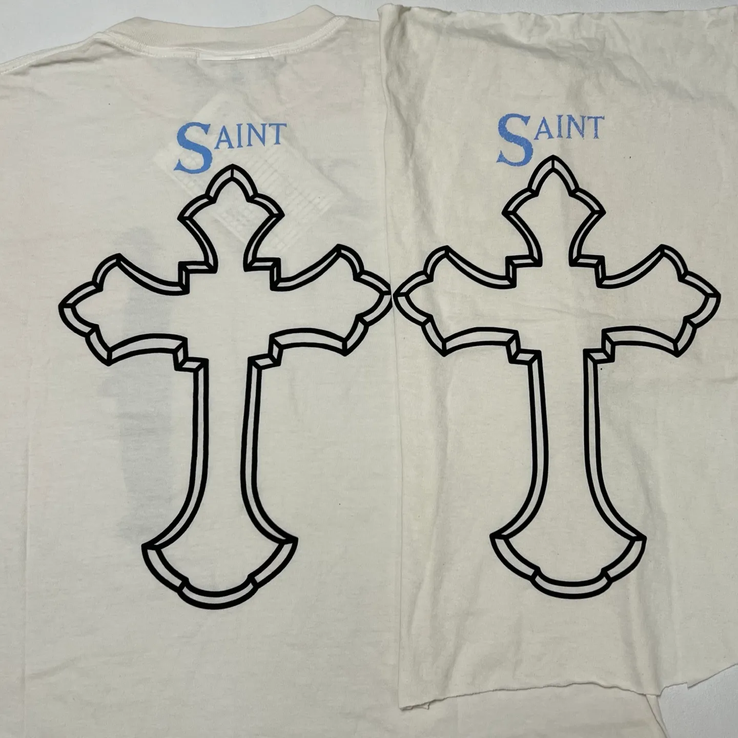 Printing and patterning SAINT Mxxxxxx × PAC 2PC_SS TEE/2PAC/WHT 2PAC co-branded 2PAC rapper TEE off-white S-XL This season's hottest and most important co-branded series is undoubtedly the 2PAC co-branded. The eternal god in the rap industry. 2PAC fans must invest in it. Accessories are in full range. 2PAC co-branded main label/co-branded wash label/SAINT black main label/little angel anti-counterfeiting label